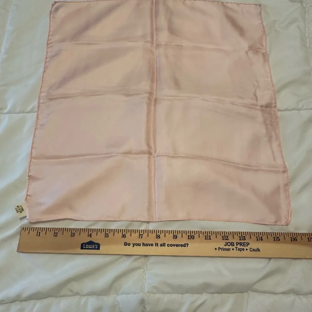 Elegant 100% Silk Italian scarf in pink - Picture 3 of 5